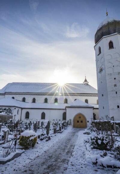 Kloster Frauenwörth mit dem bekannten Campanile