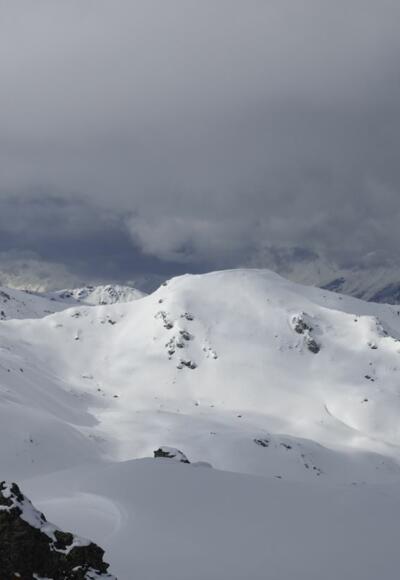 Noch ein Blick zurück zum Nafingköpfl, gut sind die verschiedenen Abfahrtsvarianten zu sehen