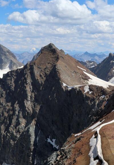 Rückblick von der Schneeglocke auf Silvrettahorn und Piz Buin
