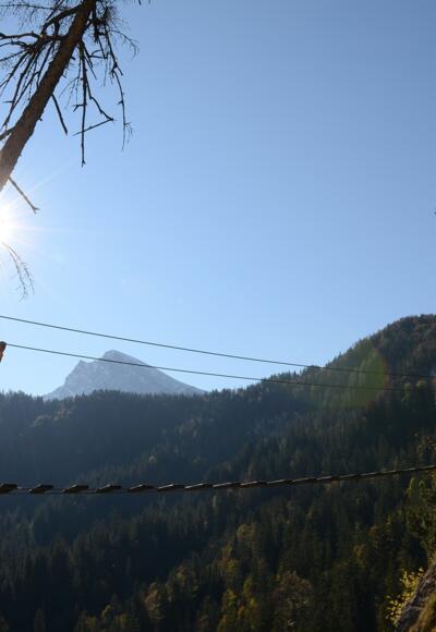 Einfach cool: Watzmannblick von der Hängebrücke des Grünstein-Steiges.