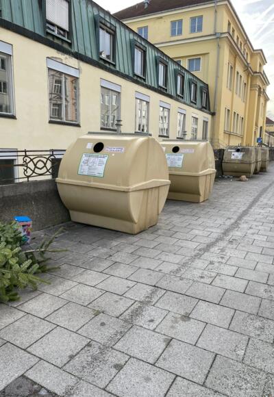 Wertstoffinsel in der Königinstr. 55