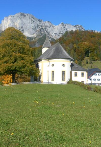 Wallfahrtskirche Maria Ettenberg vor Untersberg Südwand