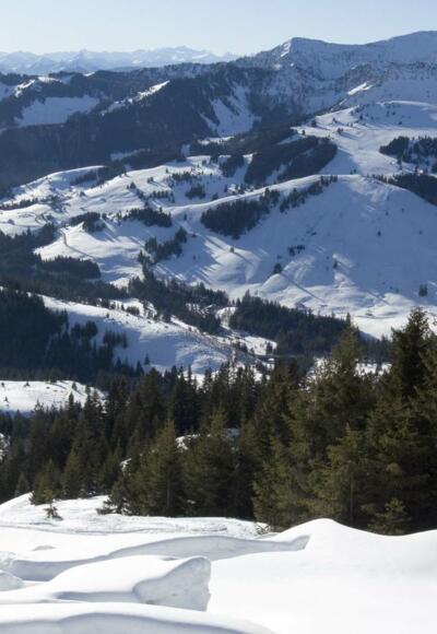 Aussicht aus dem Gipfelhang zum Großen Traithen, einem ebenfalls lohnenden aber nicht ganz harmlosen Skitourenziel