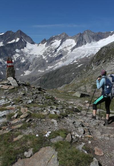 Auf dem Türmljoch. Blick Richtung Westen auf Malham- und Simonyspitzen