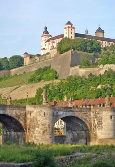 Alte Mainbrücke und Festung Marienberg in Würzburg
