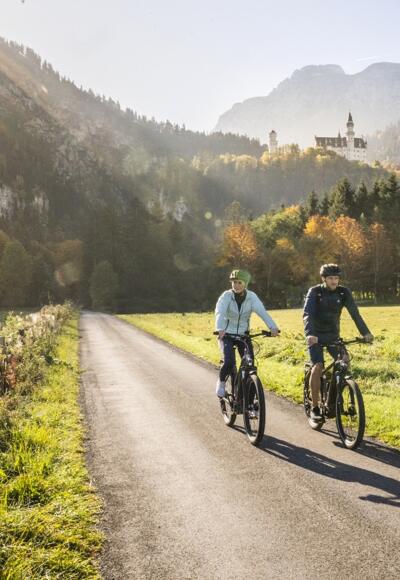 Radeln unterhalb vom Märchenschloss Neuschwanstein