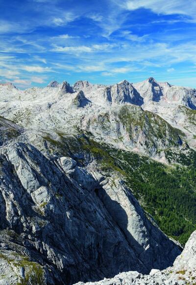 Wilde Unberührtheit beim Anstieg zum Großen Teufelshorn, im Hintergrund Funtenseetauern (Mitte) und Watzmann (rechts).
