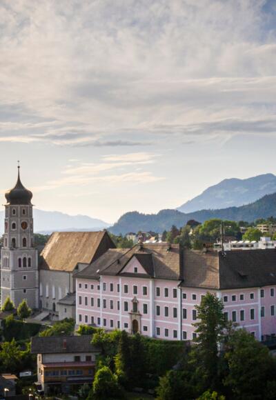 St. Laurentiuskirche und Schloss Gayenhofen