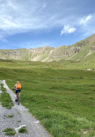 Hat man die 2000 m Marke überschritten, erwartet einen mit Blick auf das Padasterjochhaus, eine grandiose Berglandschaft.