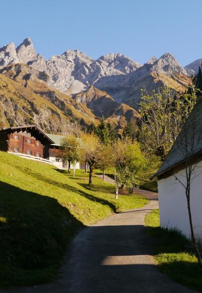 Blick vom Berggasthof Einödsbach auf Trettachspitze, Mädelegabel, Hochfrottspitze und die beiden Berge der guten Hoffnung