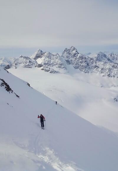 Die letzten Meter im steilen Gipfelhang.