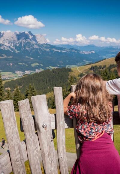 Scheffau_KaiserWelt_Familie_Aussichtsturm_Wilder Kaiser