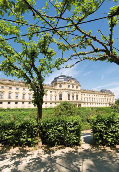 UNESCO-Weltkulturerbe Würzburger Residenz mit Hofgarten im Fränkischen Weinland