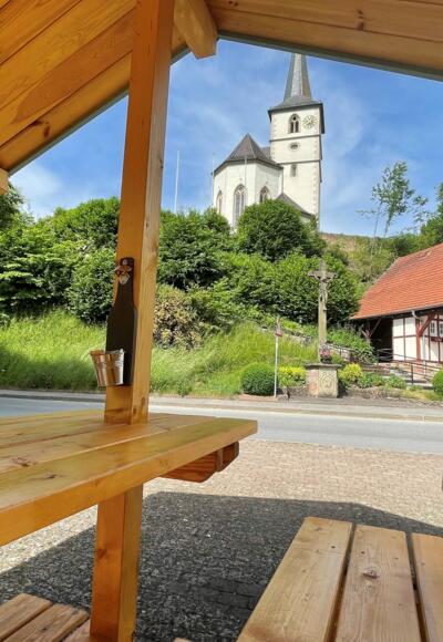 Bank am Rhönradbrunnen in Schönau a.d. Brend
