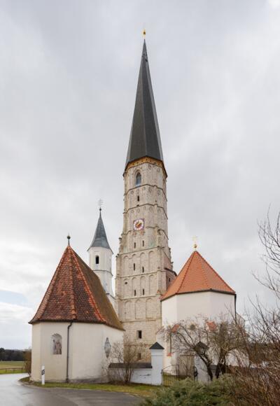 Blick auf die Kirche St. Ägidius in Schildthurn