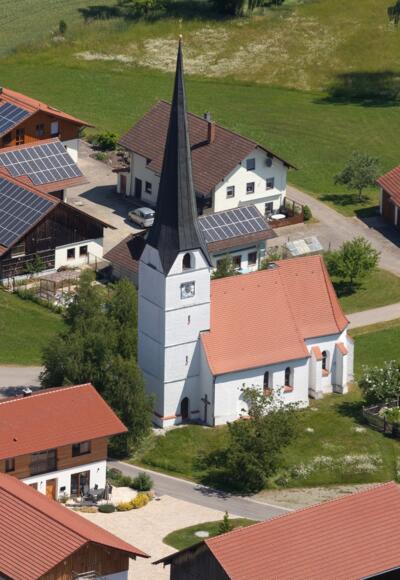 Luftbild der Jakobskirche in Rottenstuben