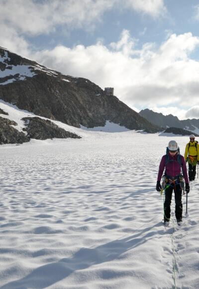 Kurz nach dem Kesselwandjoch. Im Hintergrund sieht man noch gut das Brandenburgerhaus