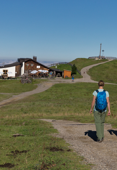 Wanderer an der Hörnle Hütte
