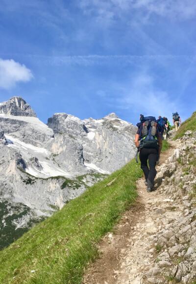 Am Golmer Höhenweg, im Hintergrund die Drei Türme und die Drusenfluh