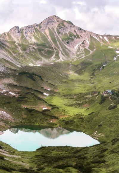 Blick auf die Landsberger Hütte unterhalb der Lachenspitze