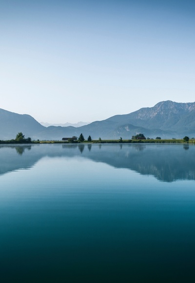 Eichsee zwischen Schlehdorf und Großweil mit Blick auf Jochberg, Herzogstand und Heimgarten