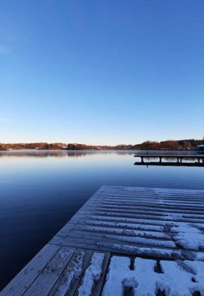Steg am Hartsee im Winter