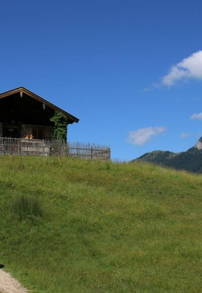 Geißalm (Im Hintergrund Ross- und Buchstein)