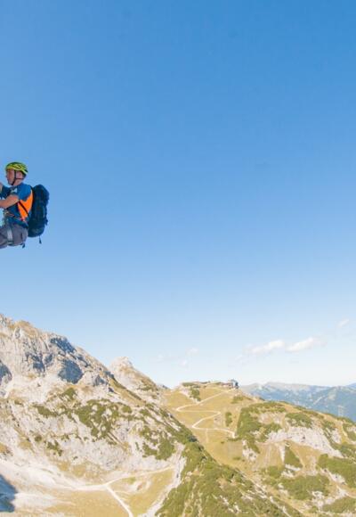 Luftig, kompakt und steil: Das alles zeichnet den Mauerläufer aus.