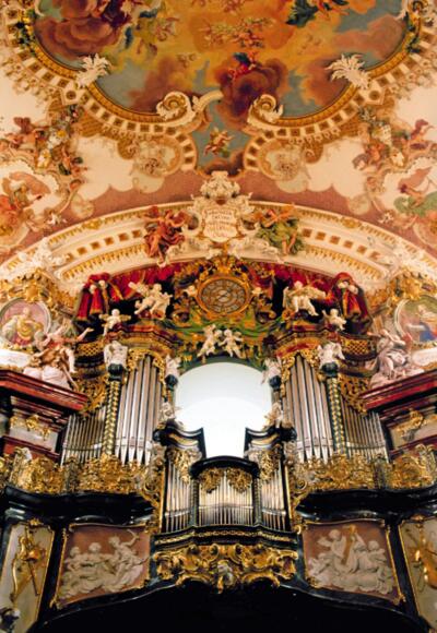 Wilhering: Stift Wilhering - Kirche mit Orgel