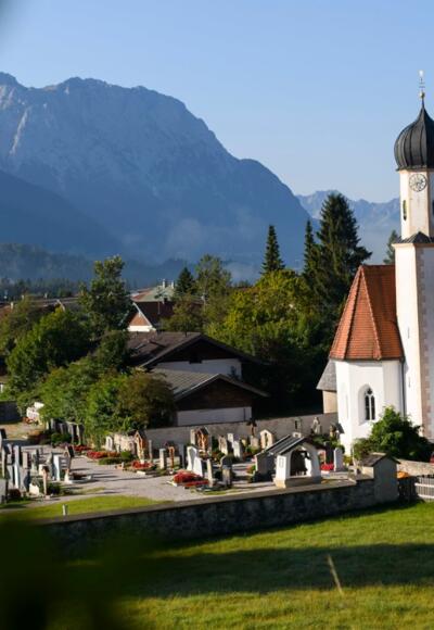 Blick auf die St. Jakobskirche in Wallgau