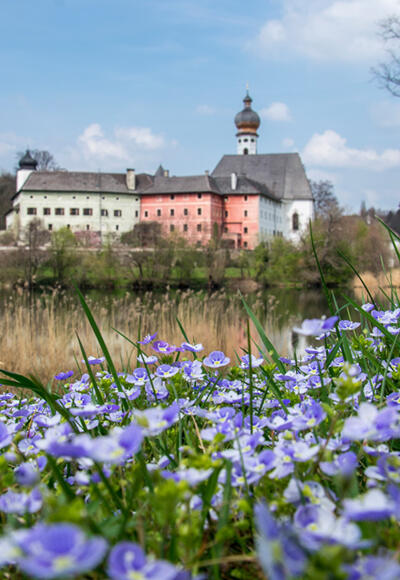 Kloster Höglwörth am gleichnamigen See im Rupertiwinkel