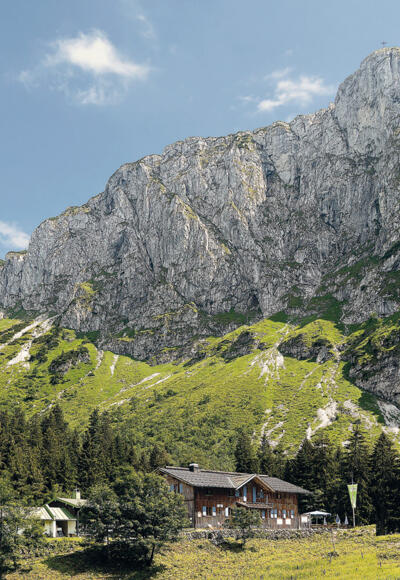 Tutzinger Hütte vor der Benedikten-Nordwand