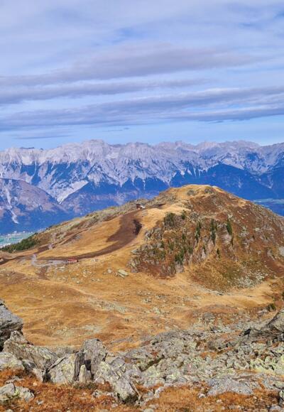Panoramasteig mit auf das Tulfein Jöchl und Schartenkogel