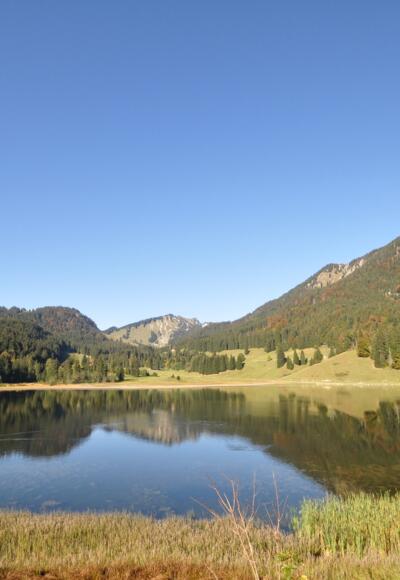 Der Spitzingsee - an diesem hübschen Fleckchen Erde führt die Drei-Seen-Tour am 3. Tag vorbei..