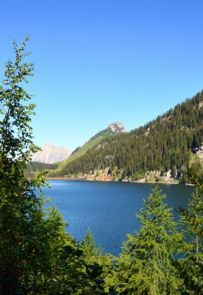 Blick über den Dießbach-Stausee zur Kallbrunnalm