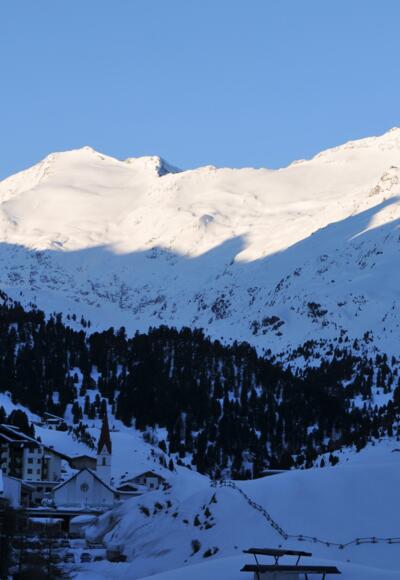 Obergurgl:  winterlicher Blick auf den morgendlichen Schalfkogel