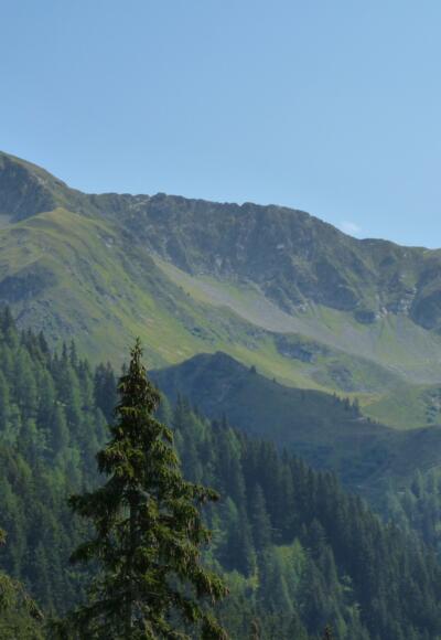Das markante Kellerjochmassiv mit dem Kreuzjochgipfel wurde heute umfahren.
