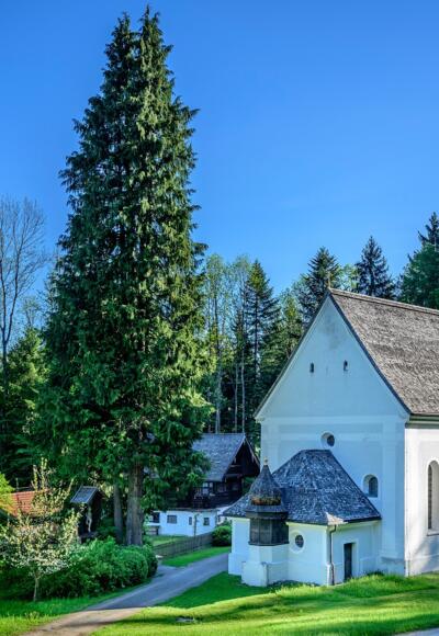 Die Einsiedelei in Kirchwald beim Aufstieg zum Heuberg
