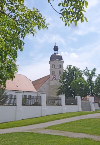 Erholungsbereich um die Kirche