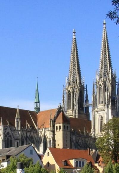 Blick zum Dom  St. Peter in Regensburg