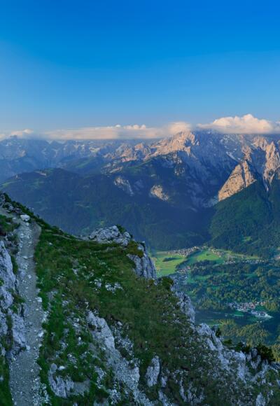 Vis-à-vis: Vom Gipfel des Kramer hat man einen schönen Blick aufs Zugspitzmassiv
