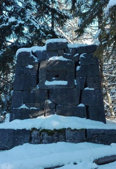 Pyramide am Kühlhauskopf von 1843