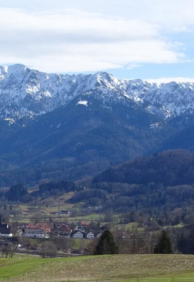 Stern: Blick auf Herzogstand und Heimgarten (rechts)