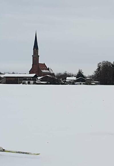 Loipe mit Blick auf zur Überseer Kirche