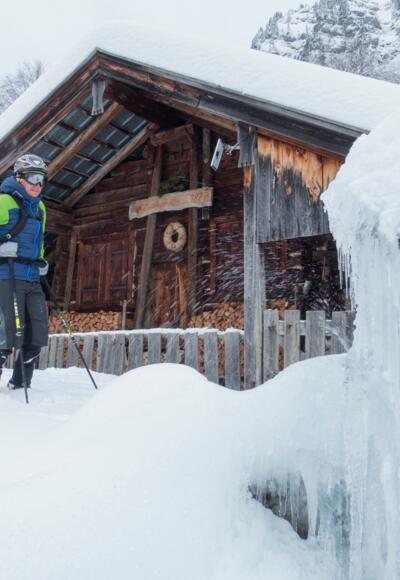 Eisgebilde am Brunnen des Mitterkasers