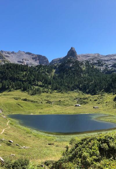 Der Funtensee mit dem markanten Schottmalhorn im Hintergrund (2.232 m)