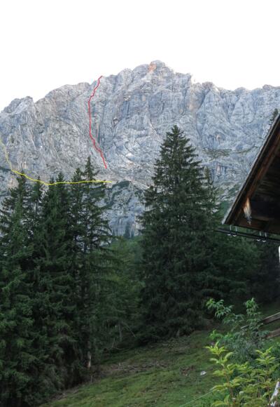 Blick von der Jagdhütte Hochgscheid zur Tour (rot) und Abstieg über die Rinne (gelb)