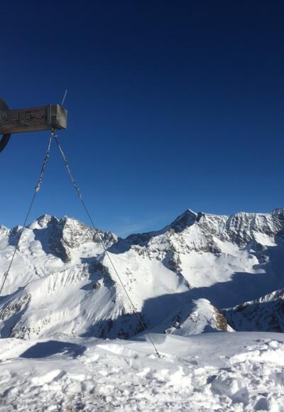 Ein schlichtes Kreuz ziert den Roßgrubenkofel.
