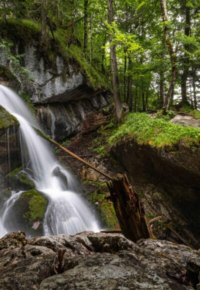 Imposant: der Schrainbachfall kurz nach dem Beginn der Wanderung zum Kärlingerhaus.