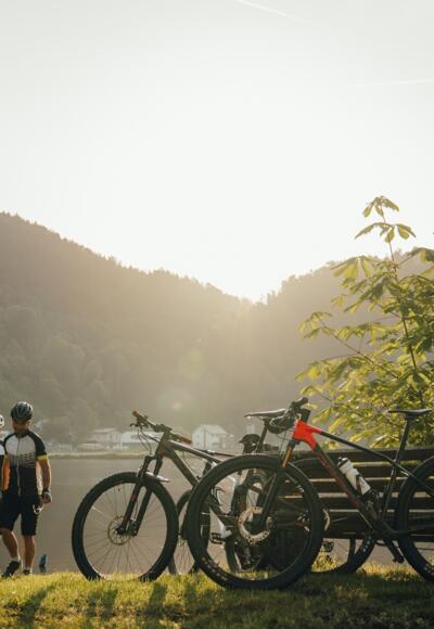 Mountainbiker an der Donau in Obermühl